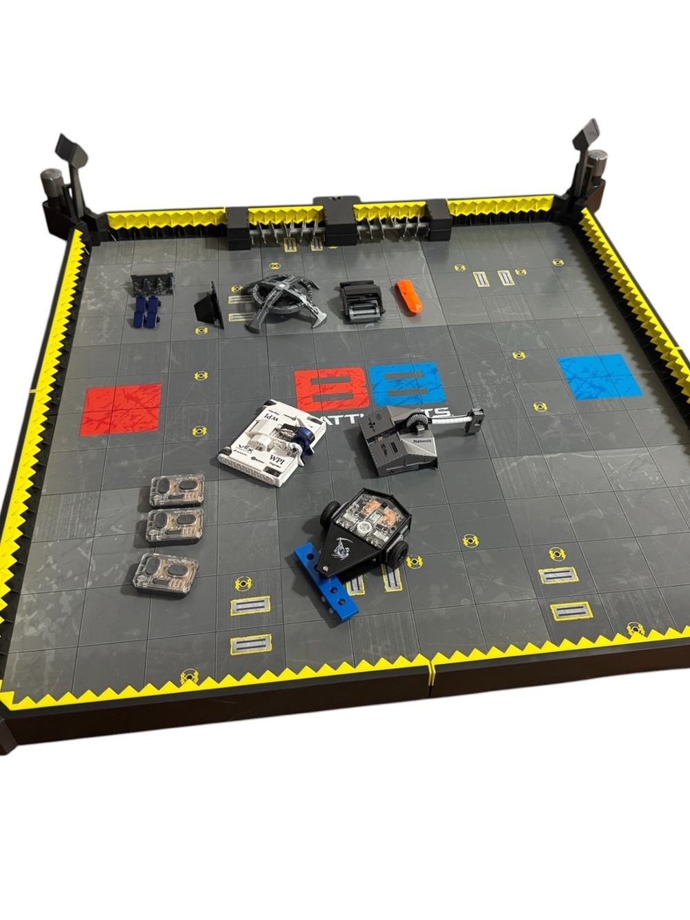 BattleBots Arena Playset with Assorted Robot Parts - Black/Yellow